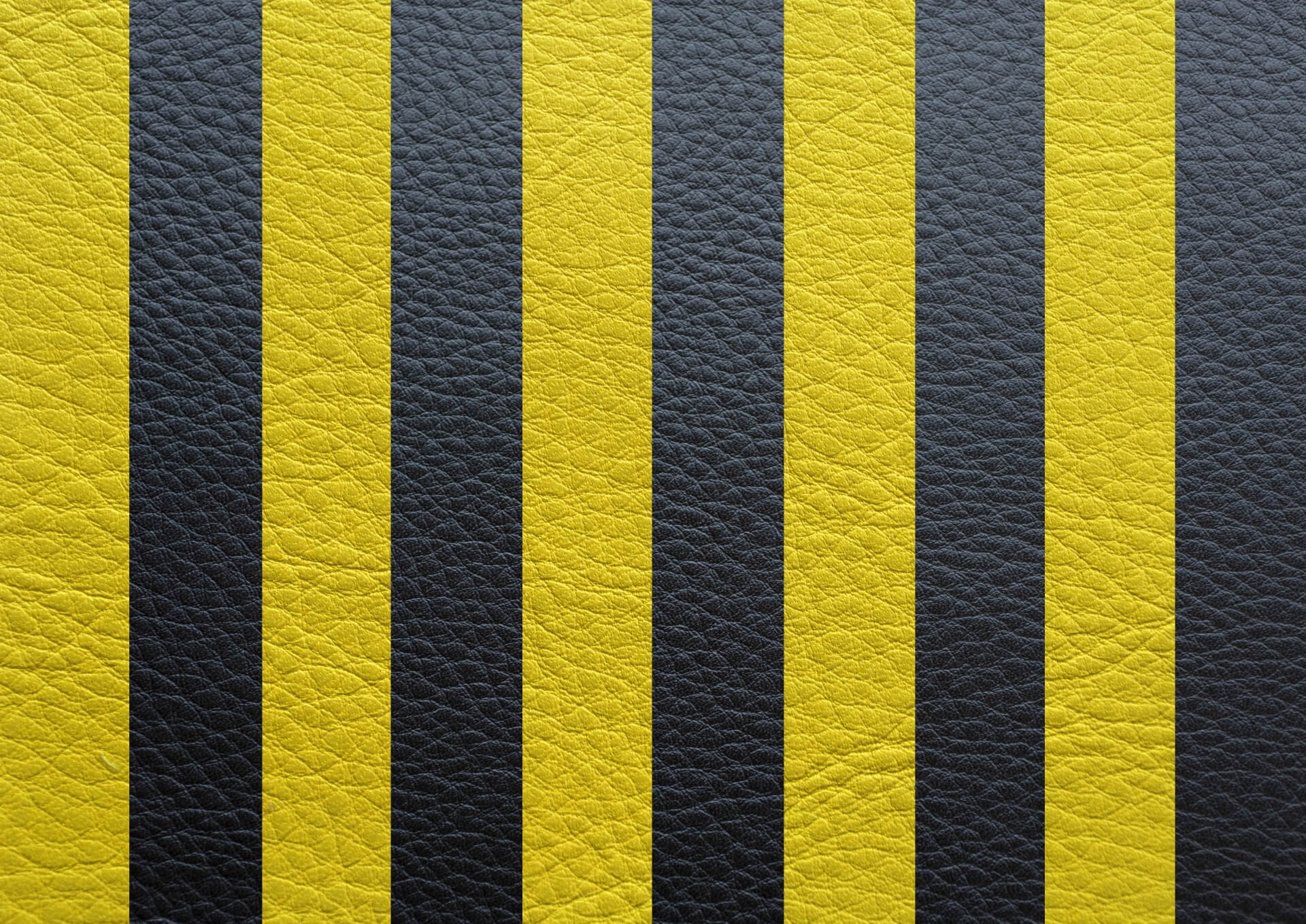 白髪ぼかしハイライトを入れた後の1ヶ月間の経過比較（染めたて、2週間後の黄ばみ、4週間後の退色と根元の伸び）