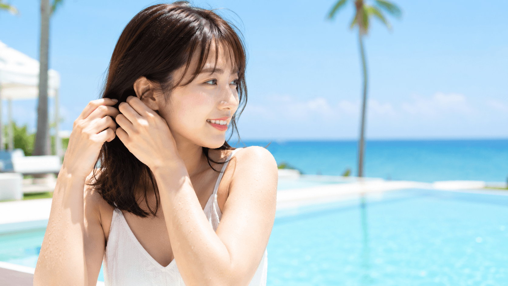 プール 海 髪 ケア 夏のレジャーで髪を気にする女性